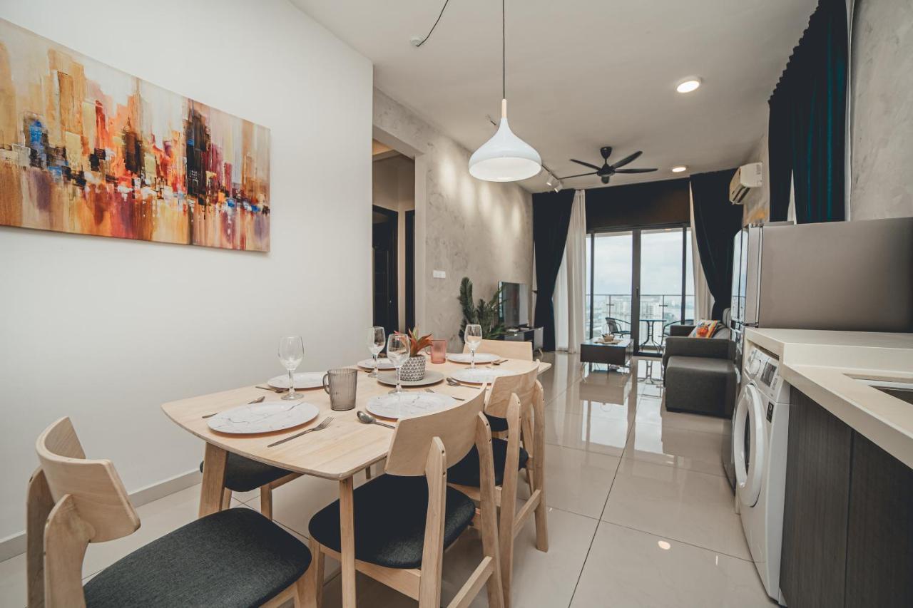 Apartment Danga Bay Seaview 3br Bigbalcony By Our
