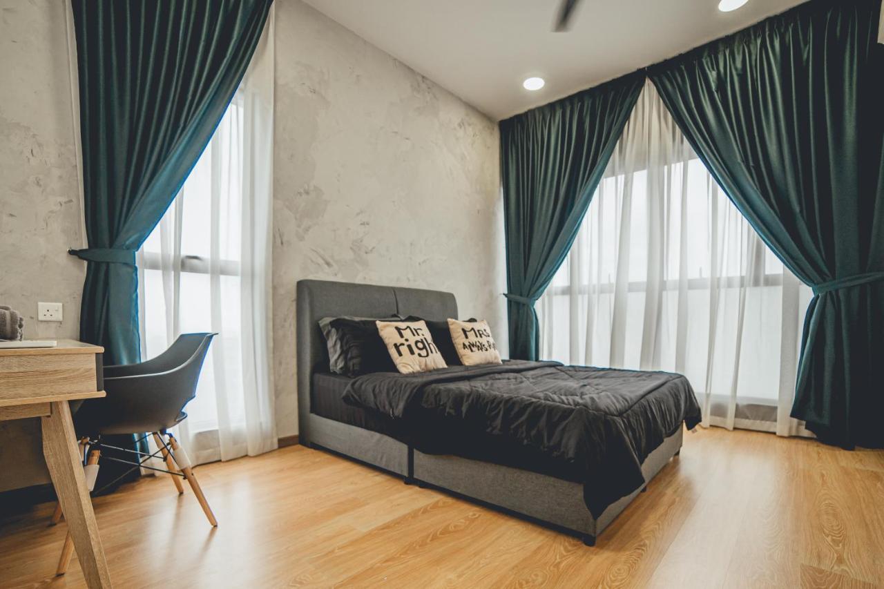 Danga Bay Seaview 3br Bigbalcony By Our Apartment