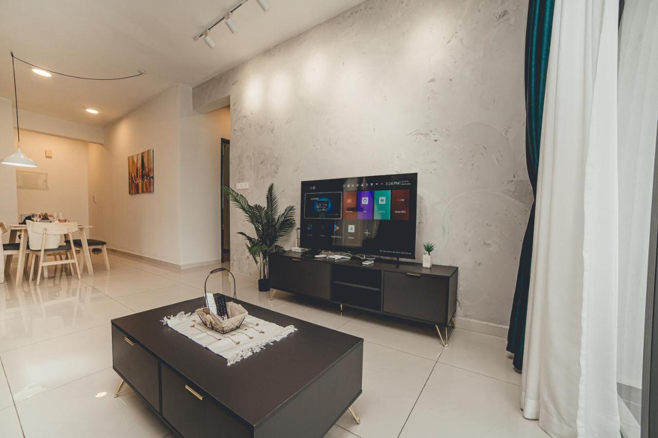 Apartment Danga Bay Seaview 3br Bigbalcony By Our